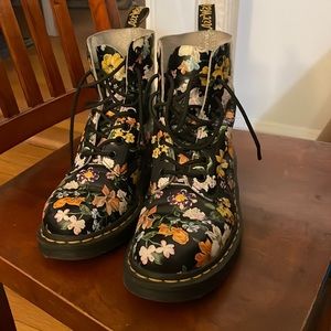 Dr marten size 7 floral boots